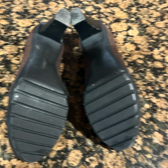 CHARLESTON SHOE CO Brown Heels with Block Heel and Embellishment - Picture 3 of 13